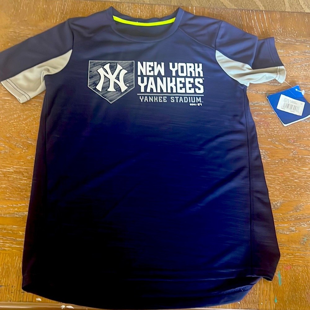 NWT New York Yankess t shirt youth m